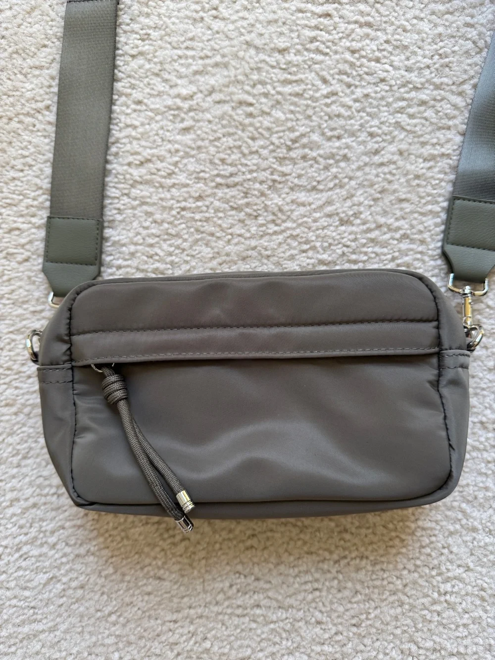 Women’s Crossbody Sling Bag in olive green - Minimal Everyday Carry